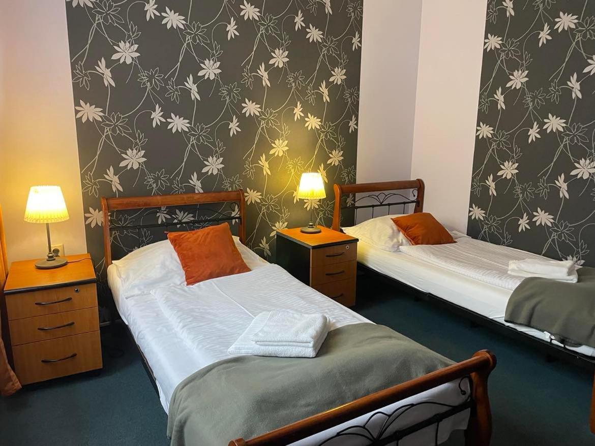 Hotel Diana Nové Mesto nad Váhom Buitenkant foto